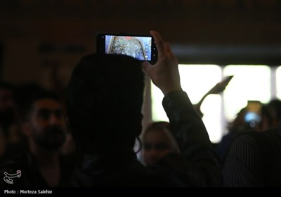 مسافران نوروزی در کاخ چهلستون اصفهان