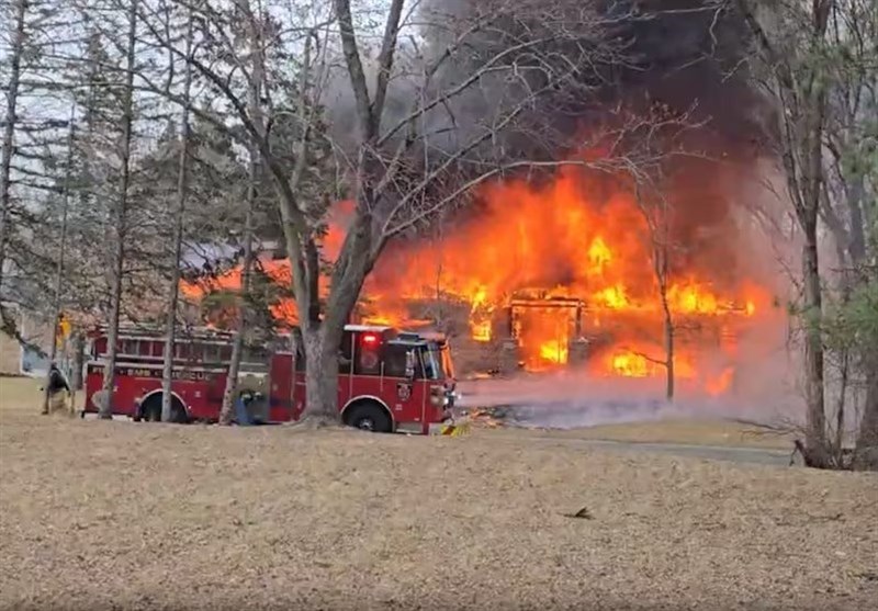 Plane Crashes in US Minnesota Residential Area, Sets House on Fire