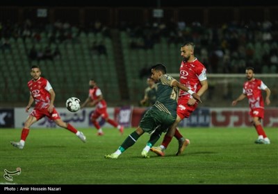 دیدار تیم‌های فوتبال شمس آذر و پرسپولیس