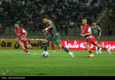 دیدار تیم‌های فوتبال شمس آذر و پرسپولیس