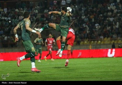 دیدار تیم‌های فوتبال شمس آذر و پرسپولیس