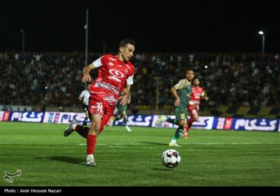 دیدار تیم‌های فوتبال شمس آذر و پرسپولیس