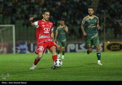 دیدار تیم‌های فوتبال شمس آذر و پرسپولیس