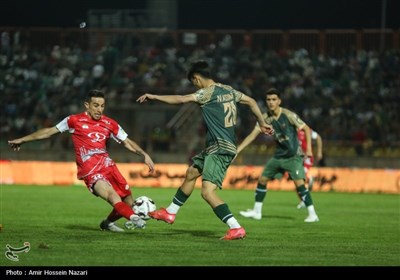 دیدار تیم‌های فوتبال شمس آذر و پرسپولیس