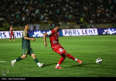 دیدار تیم‌های فوتبال شمس آذر و پرسپولیس