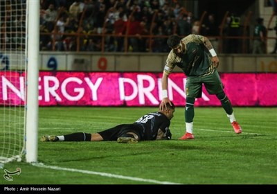 دیدار تیم‌های فوتبال شمس آذر و پرسپولیس