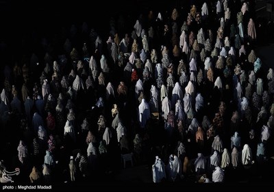 نماز عید سعید فطر در امامزاده پنج تن لویزان