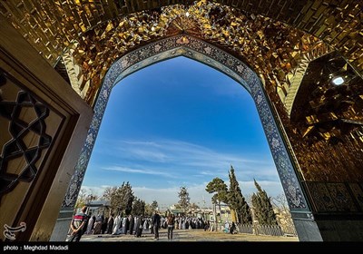 نماز عید سعید فطر در امامزاده پنج تن لویزان