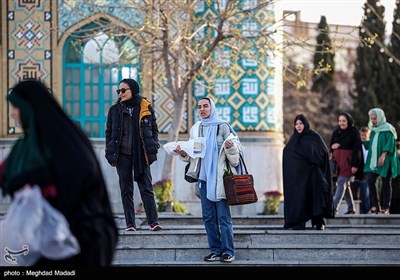 نماز عید سعید فطر در امامزاده پنج تن لویزان