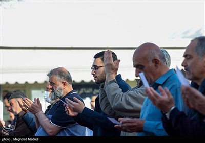 نماز عید سعید فطر در امامزاده پنج تن لویزان
