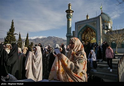 نماز عید سعید فطر در امامزاده پنج تن لویزان