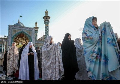 نماز عید سعید فطر در امامزاده پنج تن لویزان