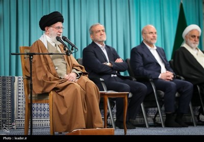دیدار جمعی از مسئولان و سفرای کشورهای اسلامی با رهبرمعظم انقلاب