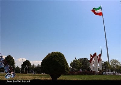 اهتزاز پرچم مقدس جمهوری اسلامی در پایتخت مقاومت جهان اسلام