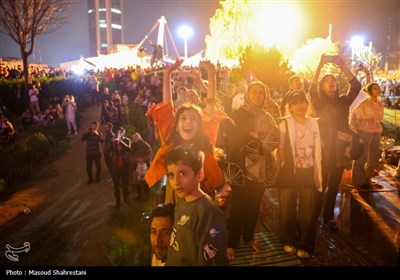 مراسم نورافشانی در پل طبیعت