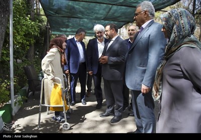 بازدید استاندار فارس از سرای سالمندان شیراز در روز طبیعت