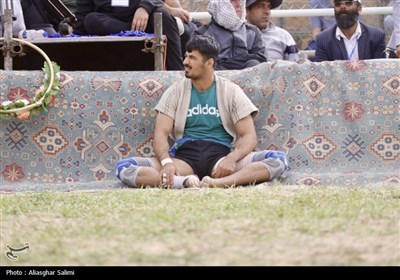مسابقات کشتی با چوخه گود زینل خان اسفراین