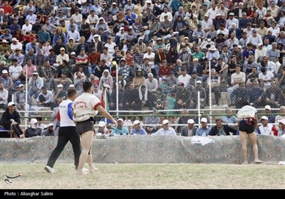 مسابقات کشتی با چوخه گود زینل خان اسفراین