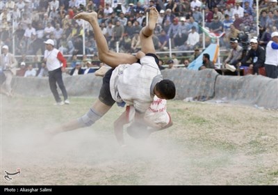 مسابقات کشتی با چوخه گود زینل خان اسفراین