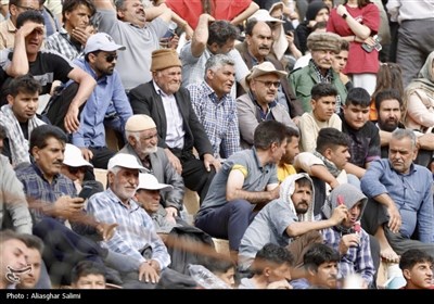 مسابقات کشتی با چوخه گود زینل خان اسفراین