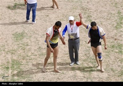 مسابقات کشتی با چوخه گود زینل خان اسفراین