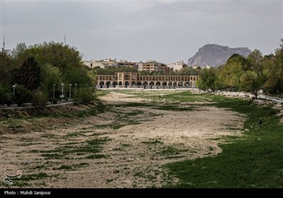 شادی و نشاط مردم اصفهان از بازشدن زاینده‌رود