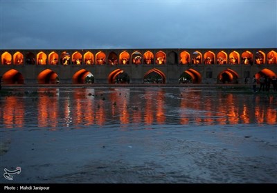 شادی و نشاط مردم اصفهان از بازشدن زاینده‌رود