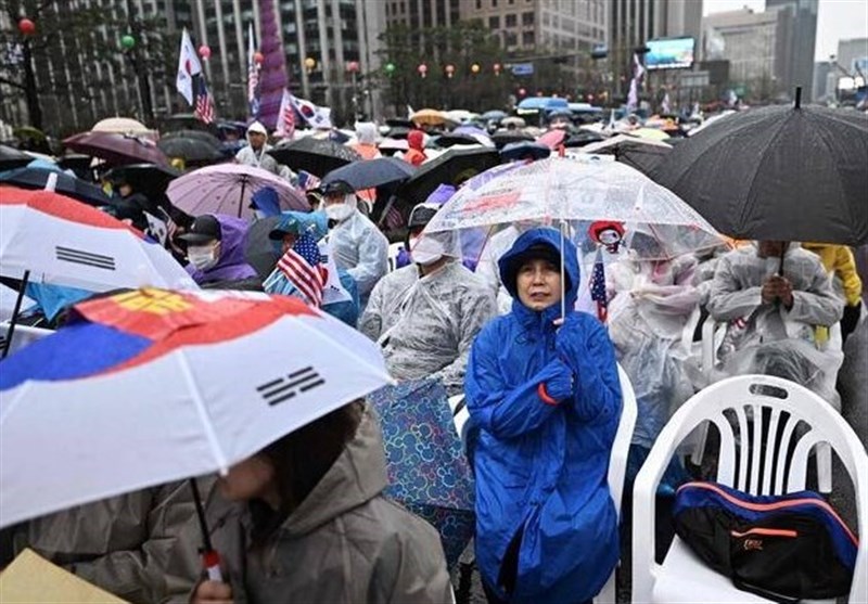 Thousands Rally for South Korea’s Impeached Ex-President Yoon