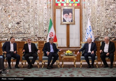 دیدار نوروزی جمعی از مسئولان نظام با رئیس مجلس شورای اسلامی
