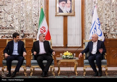 دیدار نوروزی جمعی از مسئولان نظام با رئیس مجلس شورای اسلامی