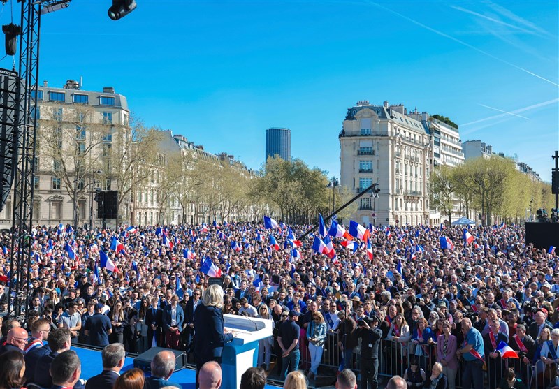 Thousands Rally in Support of Le Pen in Paris