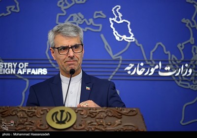 اولین نشست خبری اسماعیل بقائی سخنگوی وزارت امور خارجه جمهوری اسلامی ایران در سال 1404 