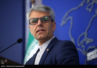 اولین نشست خبری اسماعیل بقائی سخنگوی وزارت امور خارجه جمهوری اسلامی ایران در سال 1404 