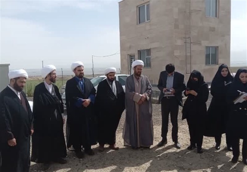 بازدید روحانیان و خبرنگاران از نیروگاه خورشیدی اردبیل