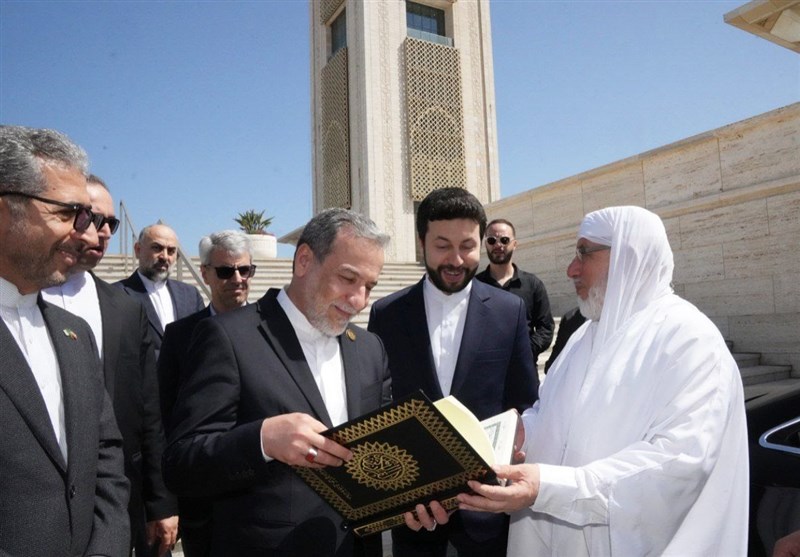 بازدید عراقچی از مسجد جامع الجزایر