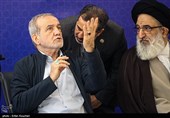 اعتراض مسعود پزشکیان , رئیس جمهور به روشن بود لامپ ها در نور روز