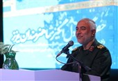 هنرمندان خراسان جنوبی با خلق آثار با توطئهها مقابله کنند