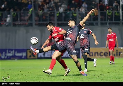 دیدار تیم های فوتبال نساجی و پرسپولیس