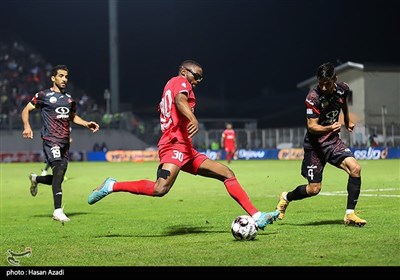 دیدار تیم های فوتبال نساجی و پرسپولیس