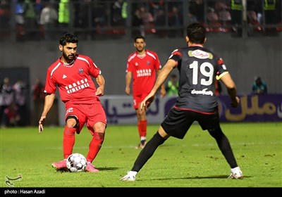 دیدار تیم های فوتبال نساجی و پرسپولیس