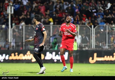 دیدار تیم های فوتبال نساجی و پرسپولیس