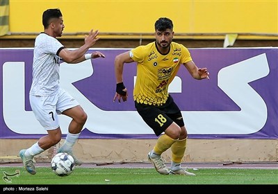 دیدار تیم های فوتبال سپاهان و مس رفسنجان