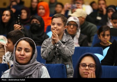 کنسرت مجید خراطها در حمایت از کودکان دارای ویژگی خاص در همدان