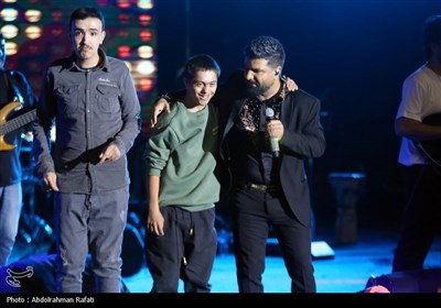 کنسرت مجید خراطها در حمایت از کودکان دارای ویژگی خاص در همدان