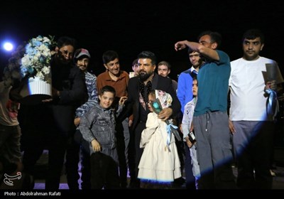 کنسرت مجید خراطها در حمایت از کودکان دارای ویژگی خاص در همدان
