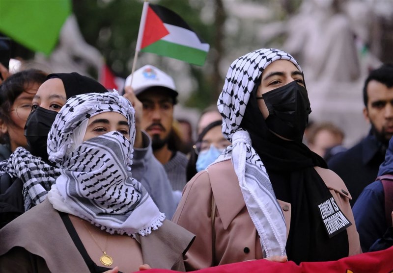 Pro-Palestinian Demonstrators Rally at US Embassy in London amid Global Rallies