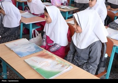 حضور معاون استاندار یزد در جمع دانش آموزان دوره اول ابتدایی
