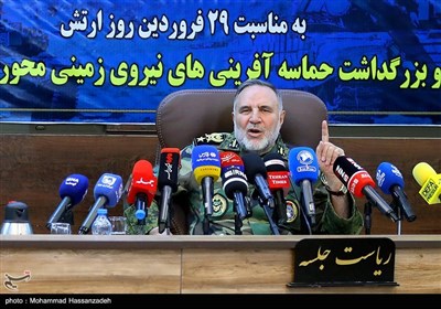 نشست خبری فرمانده نیروی زمینی ارتش
