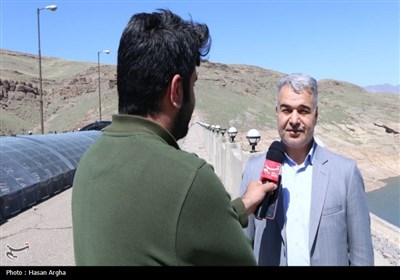 بازدید خبرنگاران تسنیم زنجان به همراه مدیران آب منطقه‌ای از سد تهم زنجان