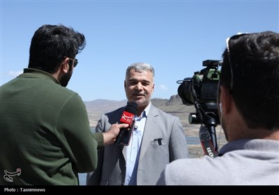 بازدید خبرنگاران تسنیم زنجان به همراه مدیران آب منطقه‌ای از سد تهم زنجان